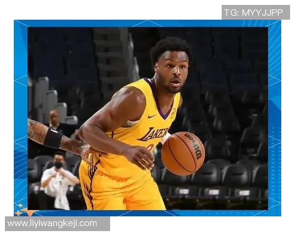 湖人13-14活塞比赛暂停，斯玛特与活塞替补席交流