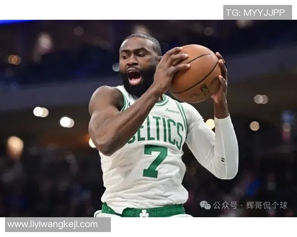 太准了！布朗首节三分5中4得到14分2助攻