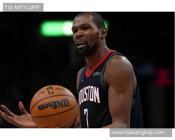 杜兰特：文班亚马在第四节极具侵略性 他不断冲击篮下制造犯规